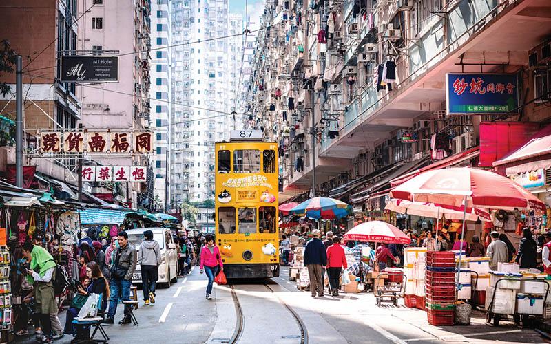 中國(guó)香港移民要不要中介？探討移民中國(guó)香港時(shí)是否需要中介服務(wù)的利與弊